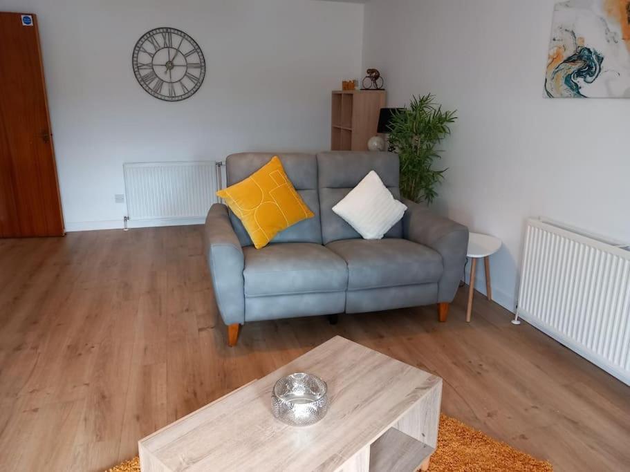 ダンディーLovely 2 Bed Flat-Great Locationアパートメント エクステリア 写真