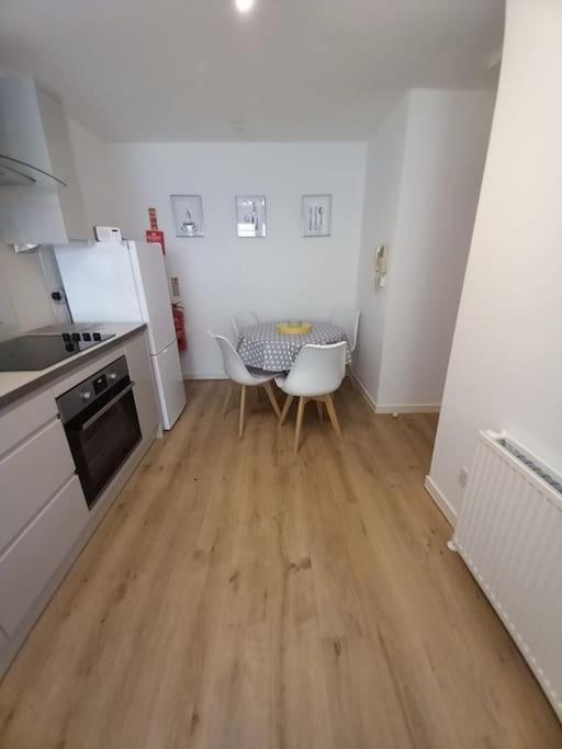 ダンディーLovely 2 Bed Flat-Great Locationアパートメント エクステリア 写真
